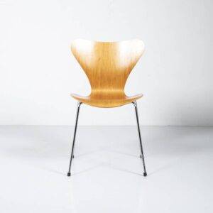 Typ 3107 Nussbaum Stuhl von Arne Jacobsen Dänischer Stuhl