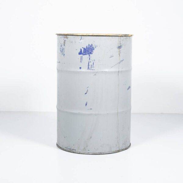 Graue Blechtonne mit Patina Dekoration