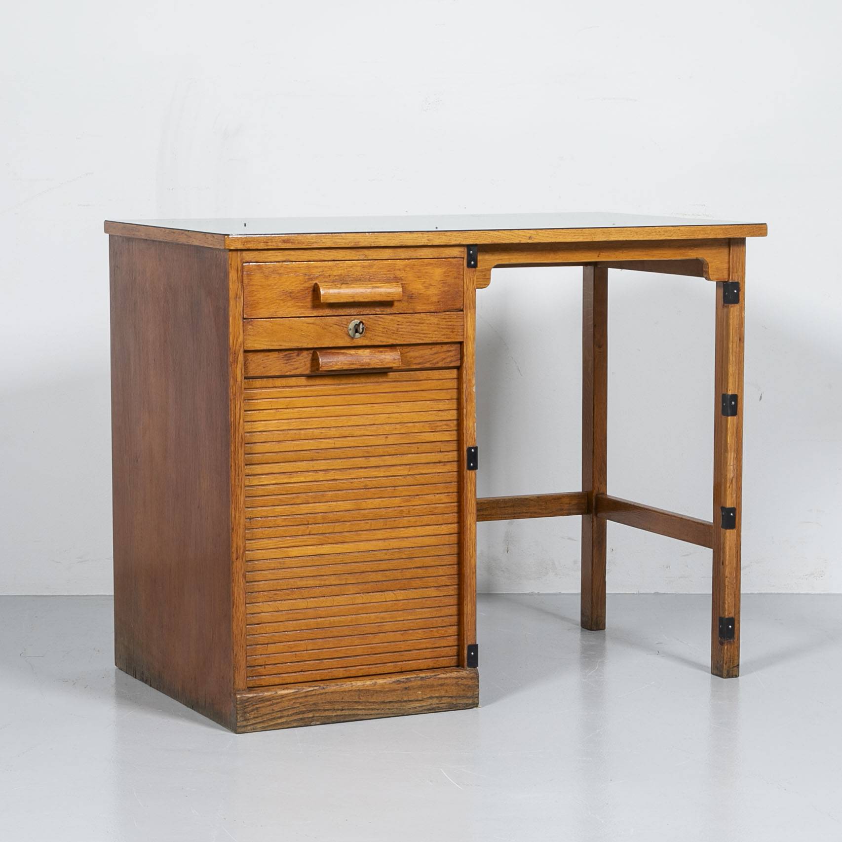 Kinderpult mit grüner Platte Bürotisch Kinderpult mit grüner Platte Bürotisch