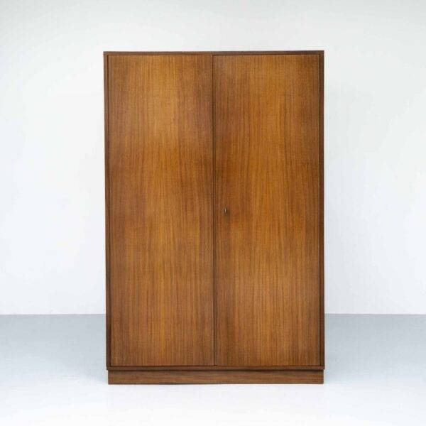 Kleiderschrank  mit einer Stange Kleiderschrank