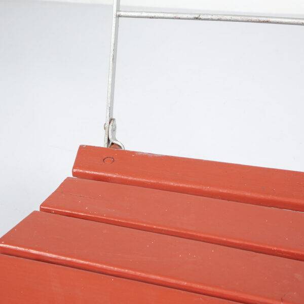 Roter Klappstuhl antik Gartenstuhl