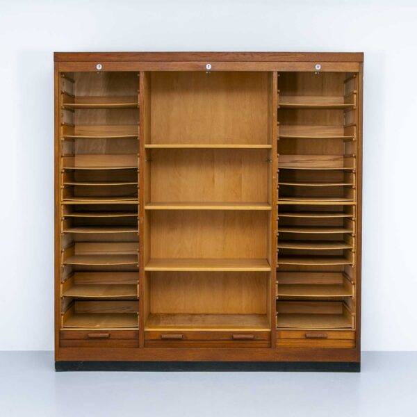 Grosser Lateralschrank Eiche Schubladenstock