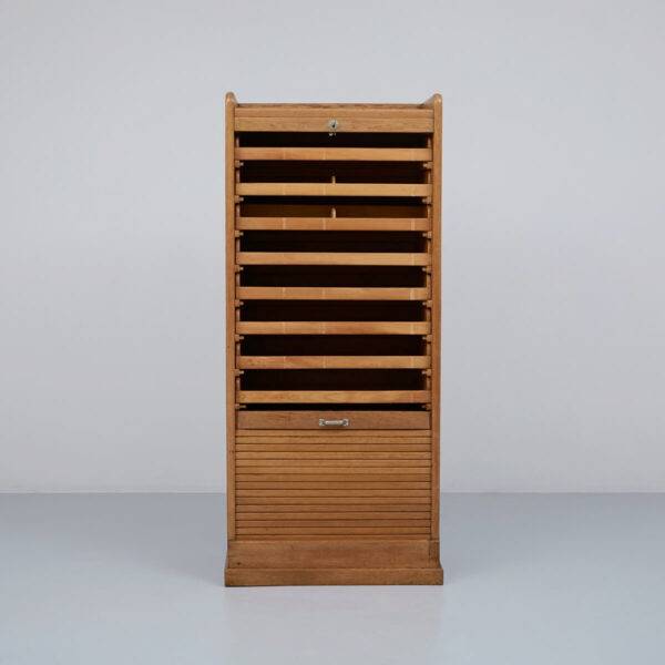 Hoher schmaler Lateralschrank Büroschrank