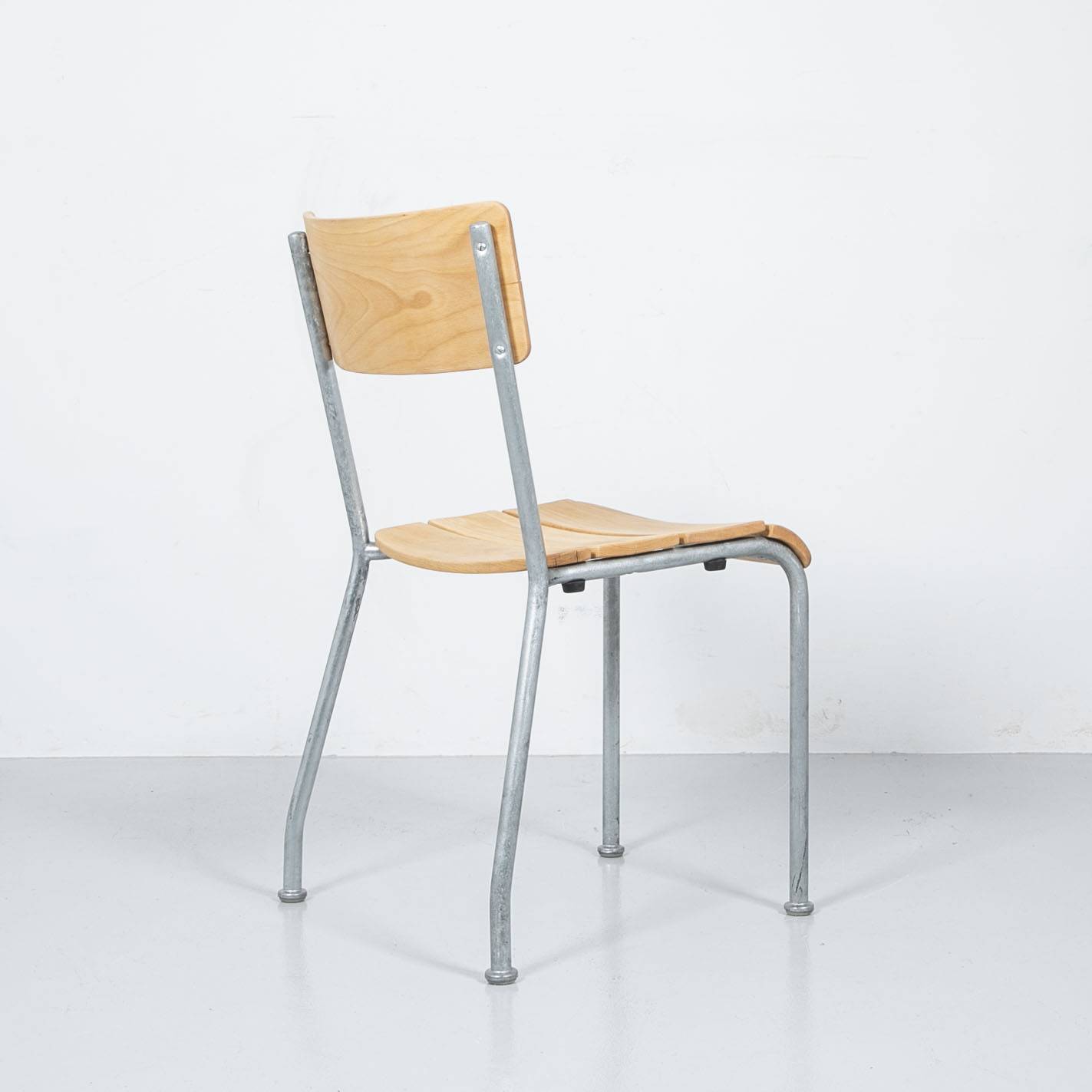 Stella Stapelstuhl mit verzinktem Gestell Klappstuhl & Stapelstuhl Stella Stapelstuhl mit verzinktem Gestell Klappstuhl & Stapelstuhl