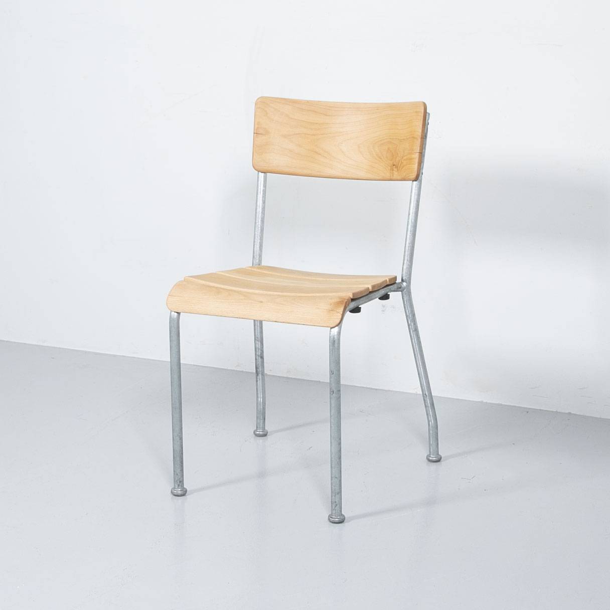Stella Stapelstuhl mit verzinktem Gestell Klappstuhl & Stapelstuhl Stella Stapelstuhl mit verzinktem Gestell Klappstuhl & Stapelstuhl