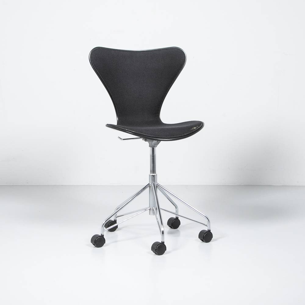 Drehstuhl 3117 von Arne Jacobsen Bürostuhl Drehstuhl 3117 von Arne Jacobsen Bürostuhl