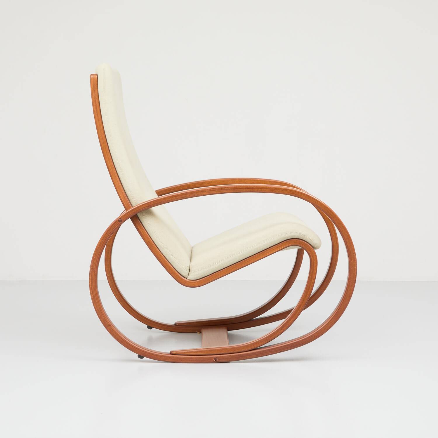 Schaukelstuhl EJ25 von Jørgen Gammelgard Sessel Schaukelstuhl EJ25 von Jørgen Gammelgard Sessel