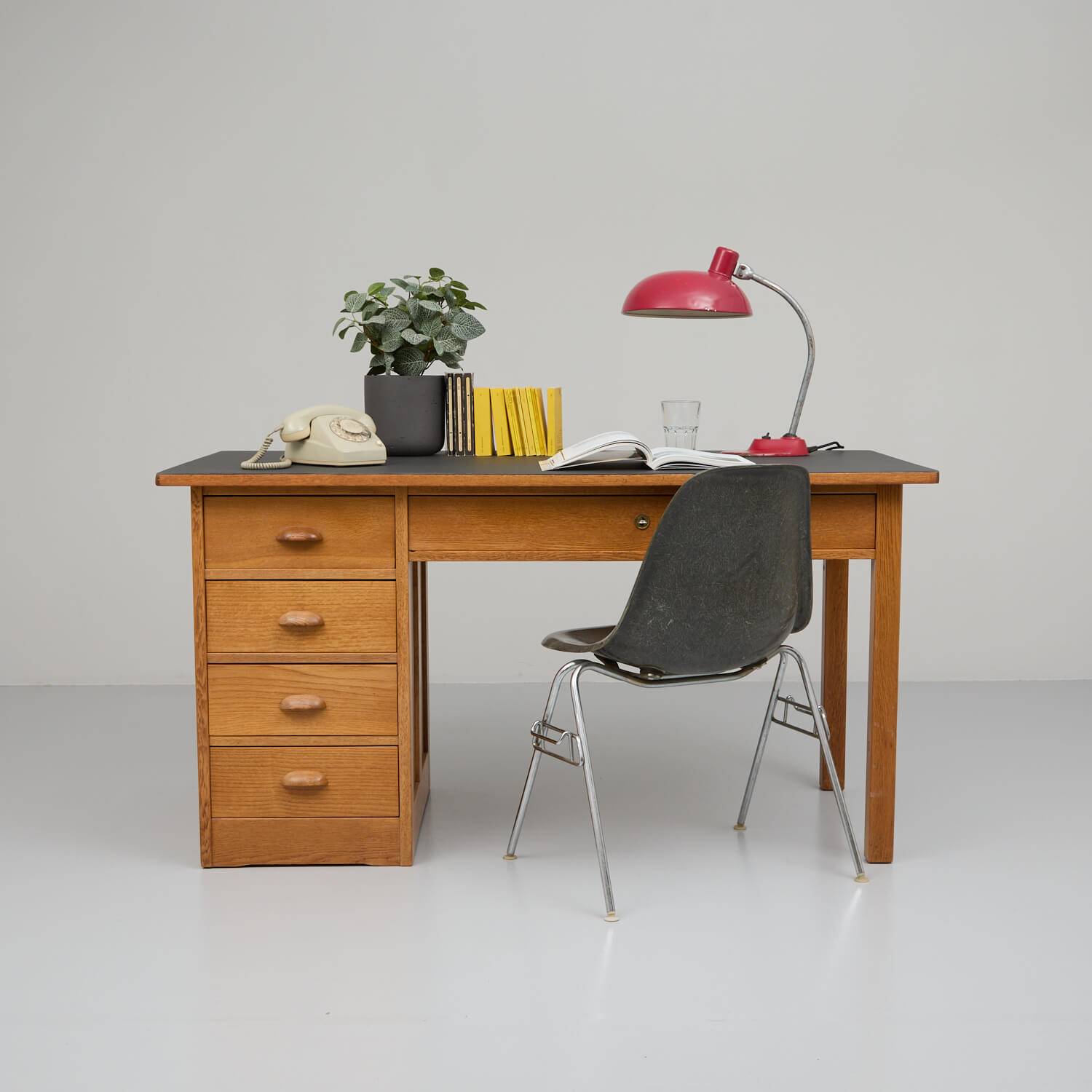 Eichen Schreibtisch mit fünf Schubladen Bürotisch Eichen Schreibtisch mit fünf Schubladen Bürotisch