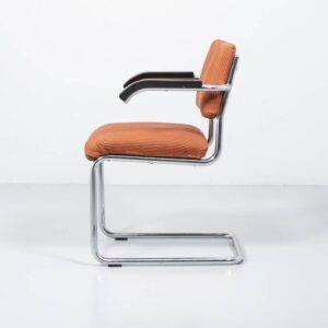 Freischwinger mit orangefarbener Polsterung Designerstuhl