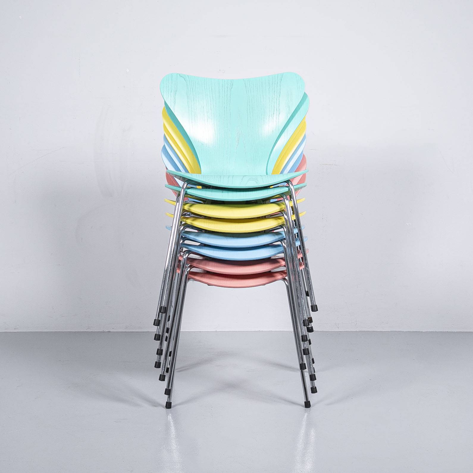 Stapelstuhl Serie 7 Türkis Designerstuhl Stapelstuhl Serie 7 Türkis Designerstuhl