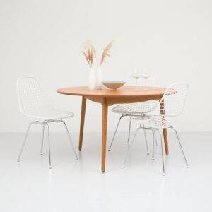 Dreibeiniger Tisch von Hans Wegner Esstisch Dreibeiniger Tisch von Hans Wegner Esstisch