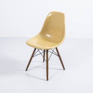 Eames Side Chair ochre light, auf Fuss nach Wahl Designerstuhl