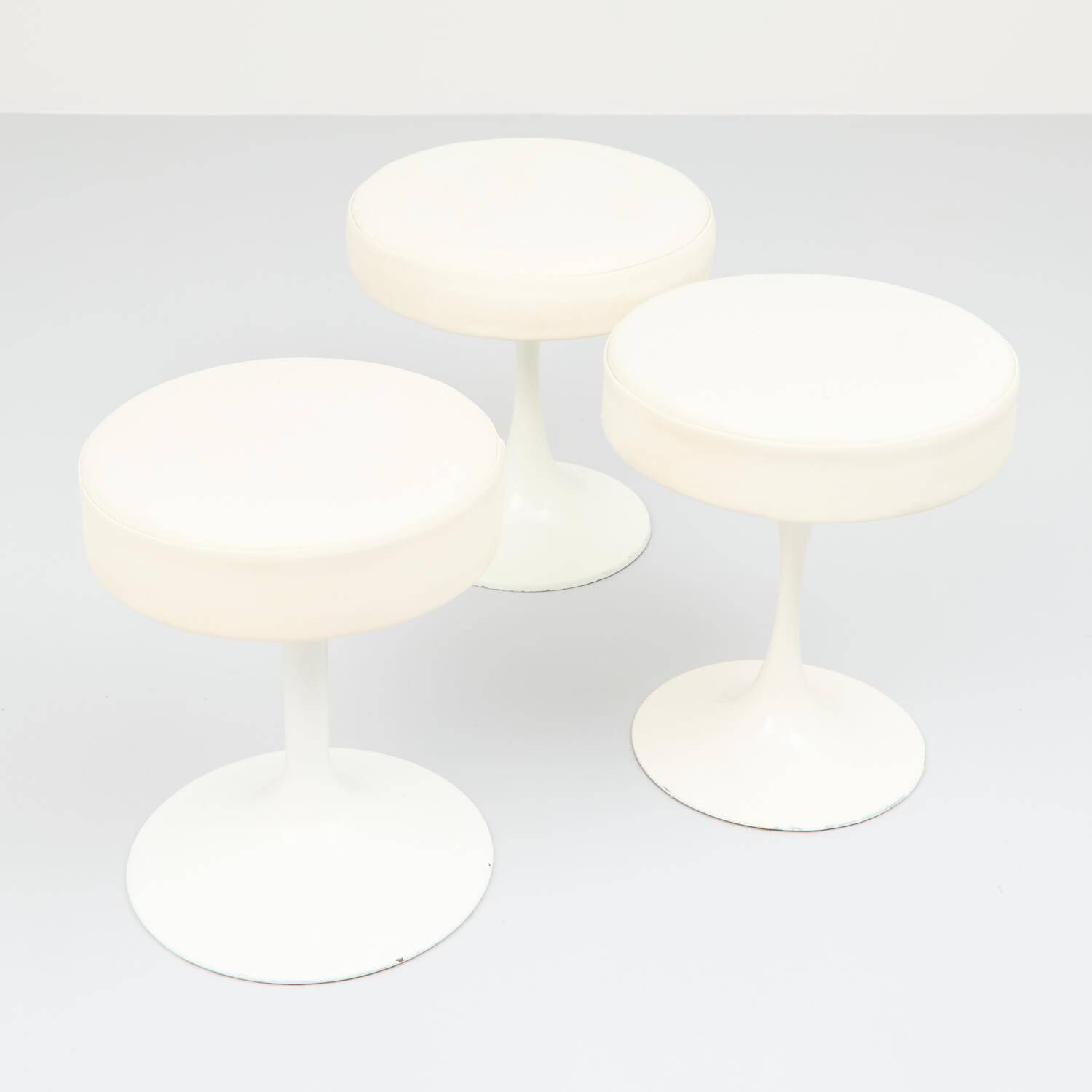 Eero Saarinen Hocker weiss Hocker & Barhocker Eero Saarinen Hocker weiss Hocker & Barhocker