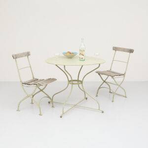 Antiker Gartentisch mit Patina Gartentisch