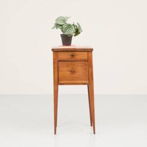 Biedermeier Beistelltisch aus Nussbaumholz Couchtisch