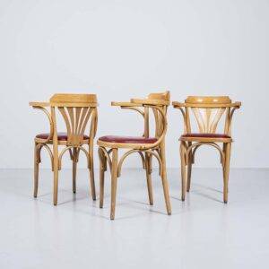 Bistrostuhl mit Armlehne, rot gepolstert Gastronomie Möbel