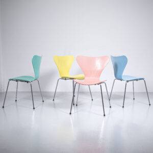 Stapelstuhl Serie 7 Rosa Designerstuhl