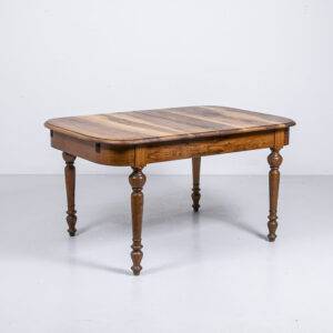 Nussbaum Ausziehtisch mit runden Ecken Holztisch