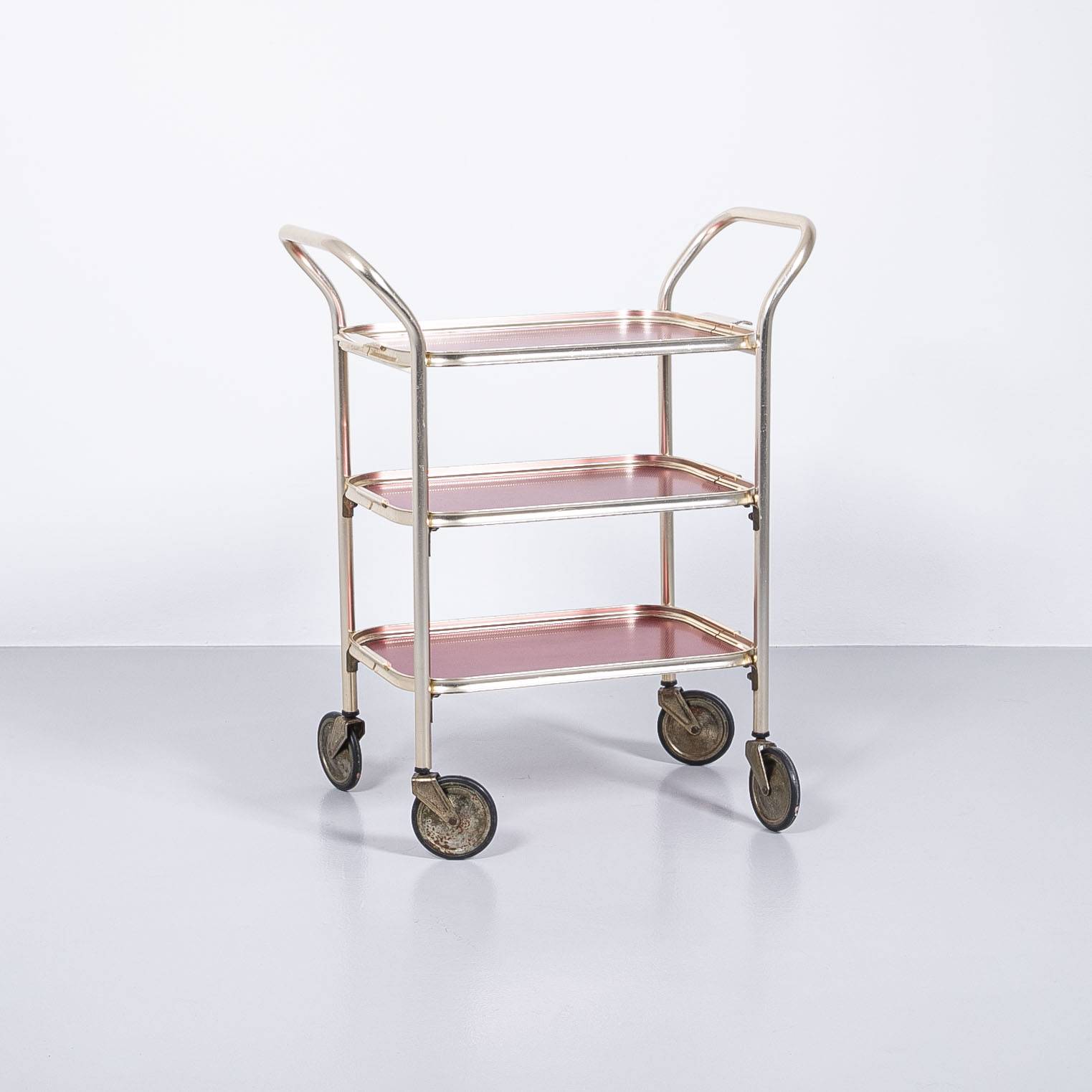 Roter Barwagen mit drei Ablagen Servierwagen Roter Barwagen mit drei Ablagen Servierwagen