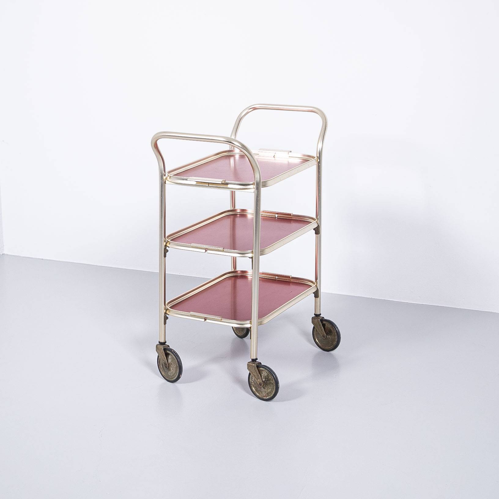 Roter Barwagen mit drei Ablagen Servierwagen Roter Barwagen mit drei Ablagen Servierwagen