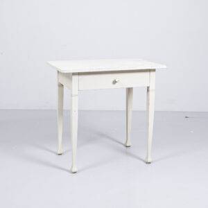 Weisser Holztisch mit Patina Holztisch