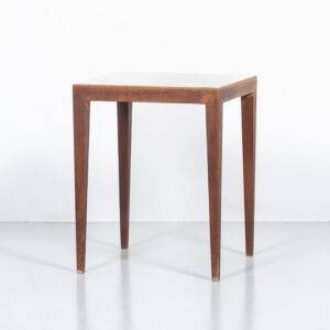 Beistelltisch mit grauem Lino Couchtisch