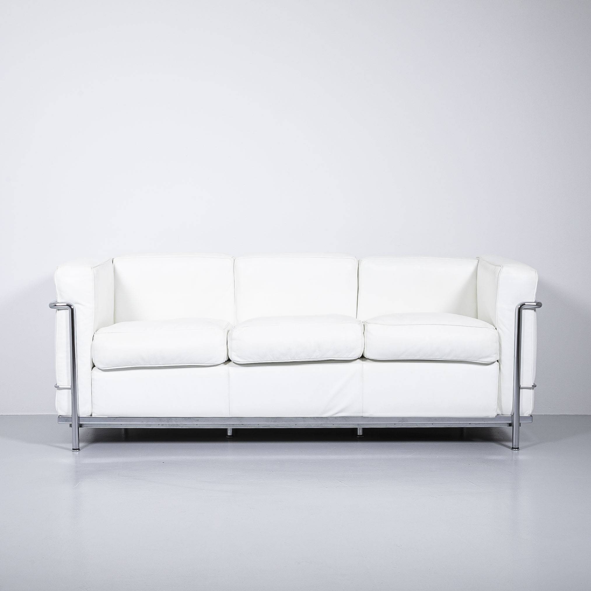 Corbusier LC 2 Dreisitzer Sofa Corbusier LC 2 Dreisitzer Sofa