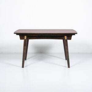 Couchtisch mit dunkelrotem Lino Couchtisch