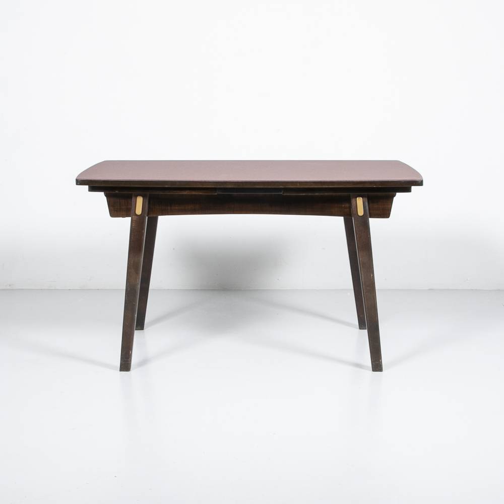 Couchtisch mit dunkelrotem Lino Couchtisch Couchtisch mit dunkelrotem Lino Couchtisch