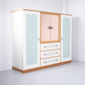 Dreiteiliger Schrank mit Spiegel WOW Props - Vintage Furniture Upcycling
