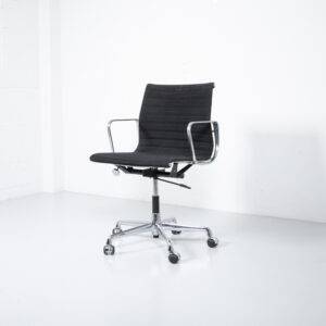 Eames Aluminium Chair EA117 für Vitra Armlehnstuhl