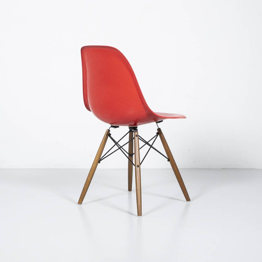 Eames Sidechair Rot/ Eiche Eames Stuhl Eames Sidechair Rot/ Eiche Eames Stuhl