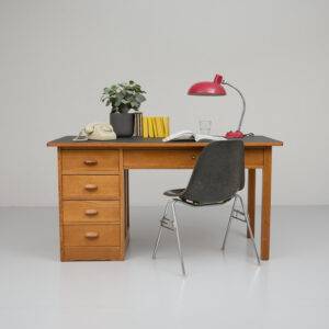 Eichen Schreibtisch mit fünf Schubladen Bürotisch