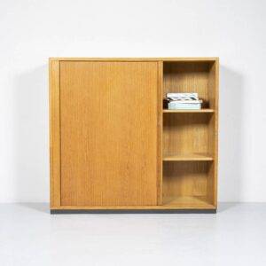 Eichenlateral mit grauem Sockel Büroschrank