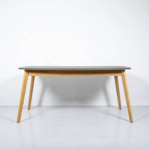 Eichentisch mit dunkelgrünem Lino Couchtisch
