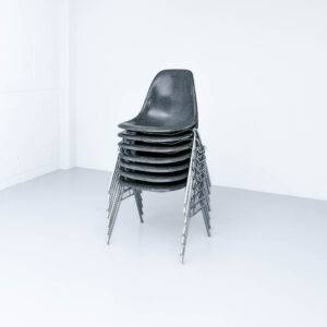 Elefantengrauer Eames Chair Designerstuhl