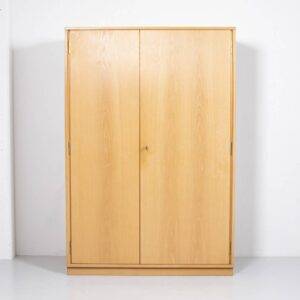 Eschekleiderschrank mit Tablaren von Simmen Kleiderschrank