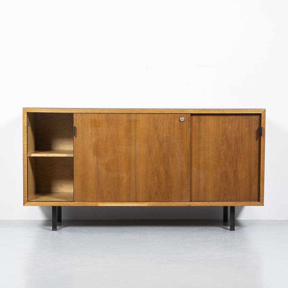 Sideboard von Knoll mit Lino-Oberfläche Büroschrank Sideboard von Knoll mit Lino-Oberfläche Büroschrank