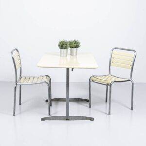 Blassgelber Gartentisch, neu pulverbeschichtet Gartentisch