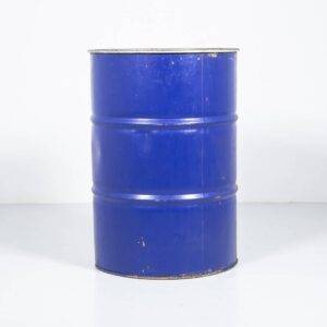 Blaue Blechtonne Dekoration