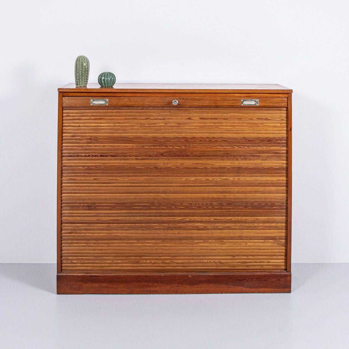 Tannen Lateralschrank, abschliessbar Sideboard Tannen Lateralschrank, abschliessbar Sideboard