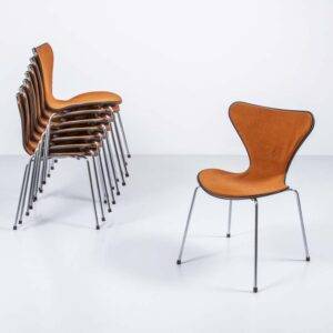 Serie 7 Stuhl 3107 von Arne Jacobsen, halb gepolstert Designerstuhl Serie 7 Stuhl 3107 von Arne Jacobsen, halb gepolstert Designerstuhl