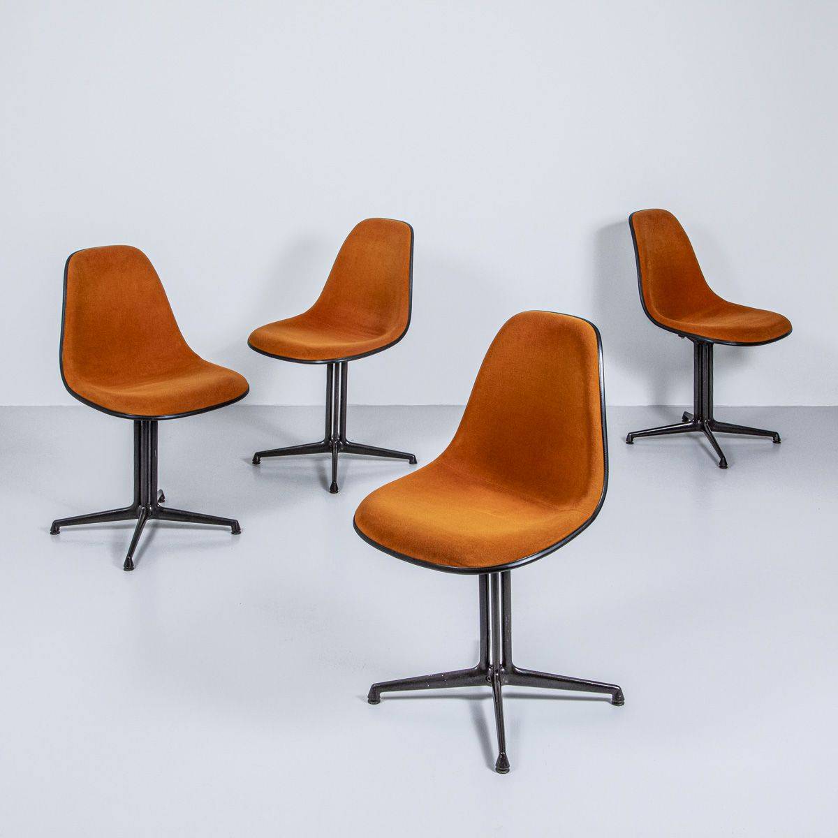 Eames Side Chair gepolster Designerstuhl Eames Side Chair gepolster Designerstuhl