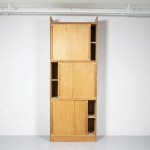 Hoher Schiebetürschrank Kleiderschrank