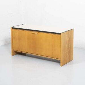 Klappkommode mit beigem Linoleum Kommode