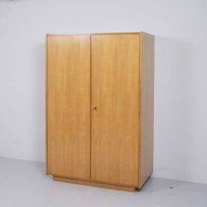 Esche Kleiderschrank aus den 60er Jahren Kleiderschrank