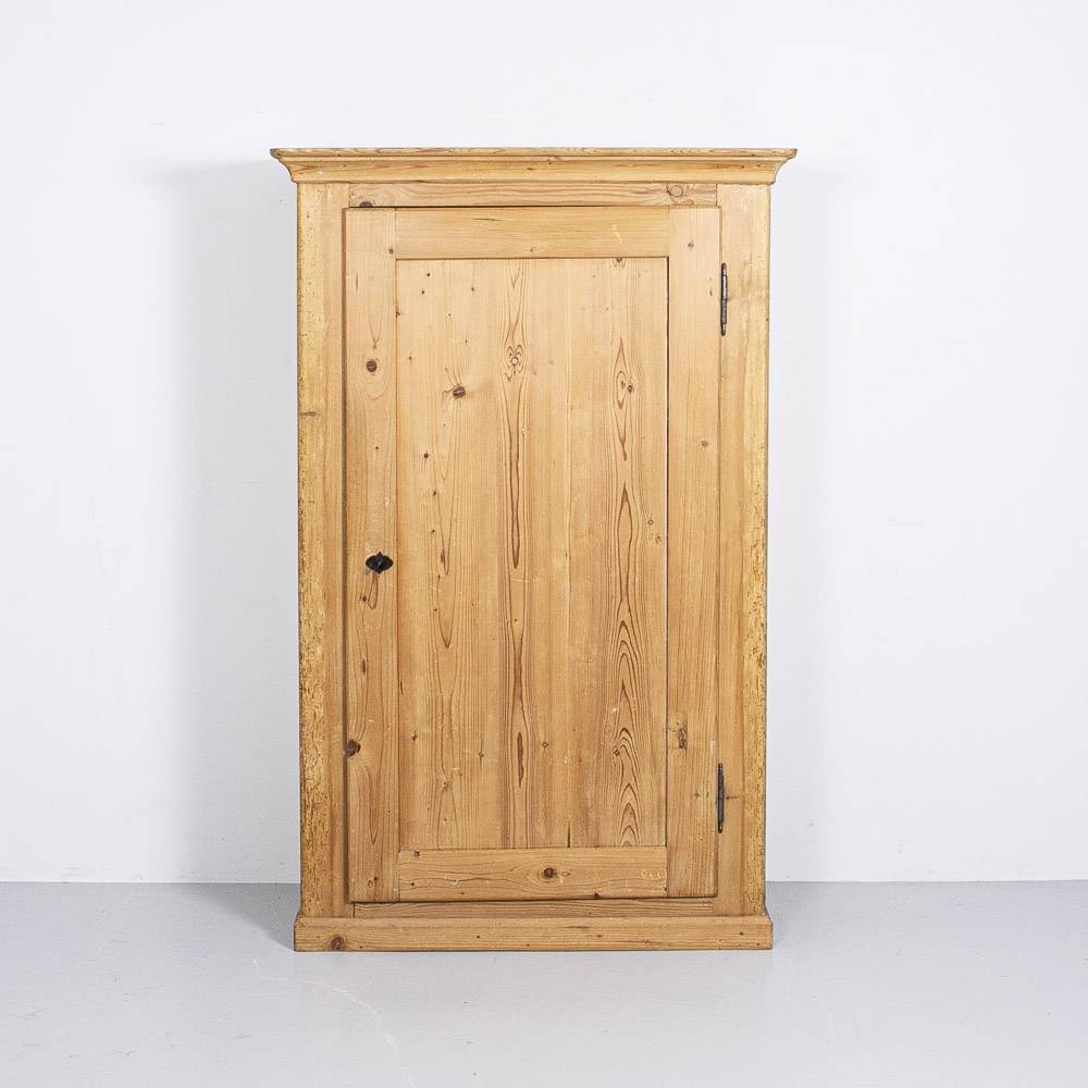 Tannen Holzschrank, abschliessbar Kleiderschrank Tannen Holzschrank, abschliessbar Kleiderschrank