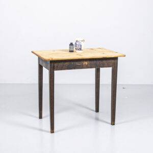 Tannen Holztisch mit Patina Holztisch