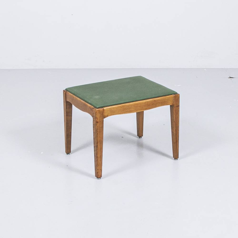 Nussbaumhocker mit Polsterung Hocker & Barhocker Nussbaumhocker mit Polsterung Hocker & Barhocker
