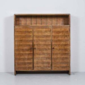 Nussbaum Schrank mit drei Türen Kleiderschrank